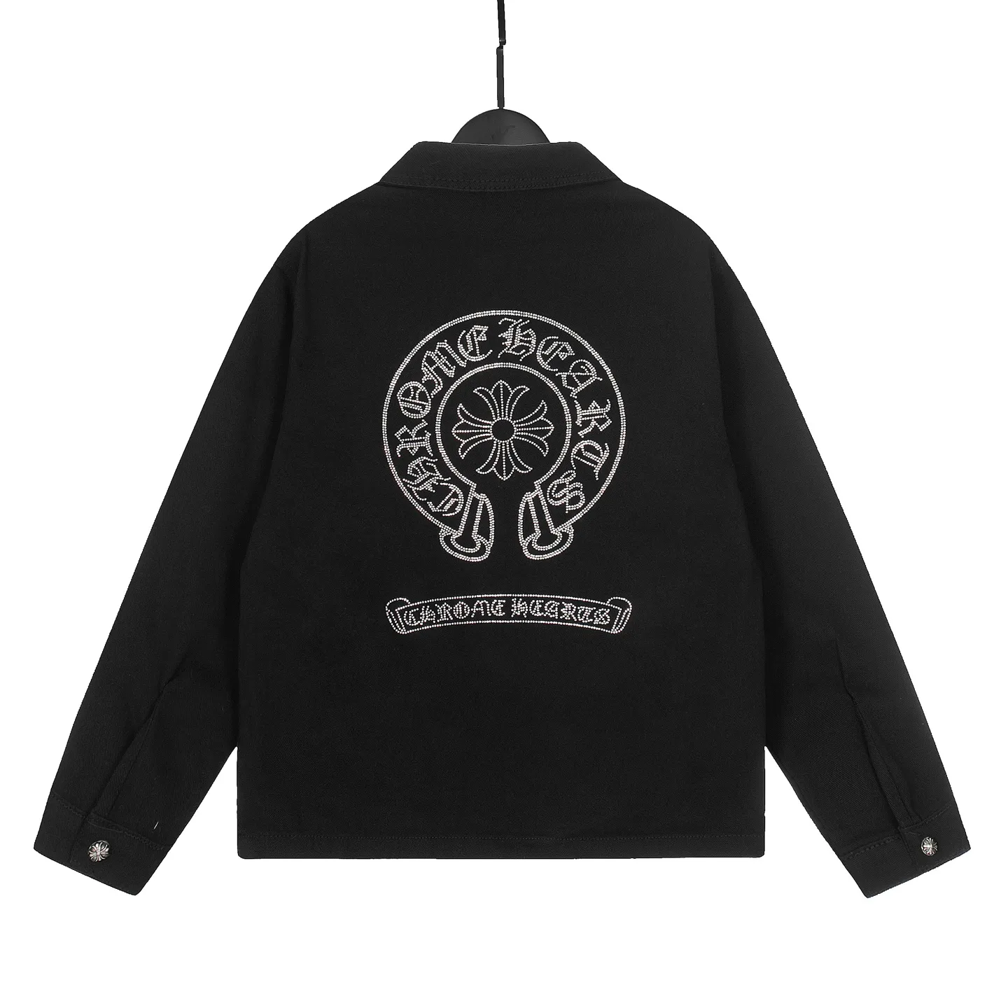 P260 💰 Chrome Hearts Chrome Hearts Cross-Patch Leather Embroidered Shirt Denim Jacket OS version can be worn by both men and women! The fabric is made of twill gauze cotton fabric! The texture is clear and smooth, not easy to wrinkle or fade! The embroidery process is complex and repetitive. There are more than 20 leather labels. It takes 6 repeated embroidery steps to complete the back body. The requirements for the embroidery machine are very strict, and the distance is 45 cm! It won’t work if the spacing is too big, and it won’t work if it’s too small! We make clothes with care, and every detail must be restored one to one! The hardware is all carved and cast, and they are all genuine from the original factory! This piece of clothing consumes a lot of material, with more than 3 meters of material used for one piece of clothing! After the garment is made, it needs to be fixed at high temperature, washed at a water temperature of more than 70 degrees, and softened by adding softener to make the upper body softer and smoother! There is a flap on the sleeve that can be stored into short sleeves! Adapt it to that understanding Color: Black Size: S-M-L-XL